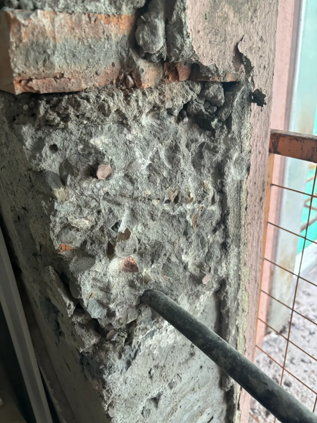加装电梯,国债补贴能出七成?翻完政策、停工现场和后悔帖,我把签字前要算的4笔账理清了