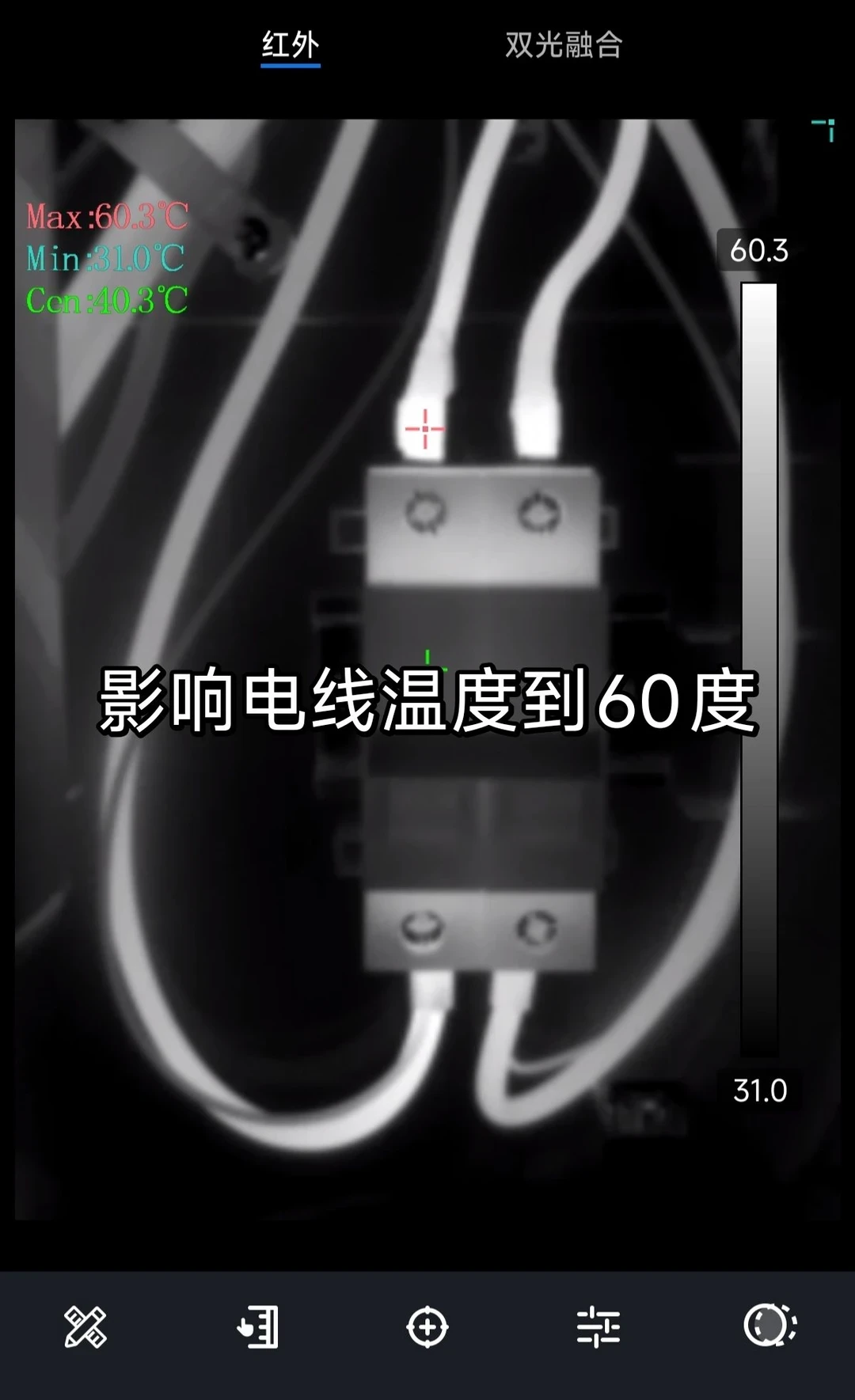 充电桩跳闸，先别急着报修：翻了40个真实帖子，问题多半出在电箱里这个开关