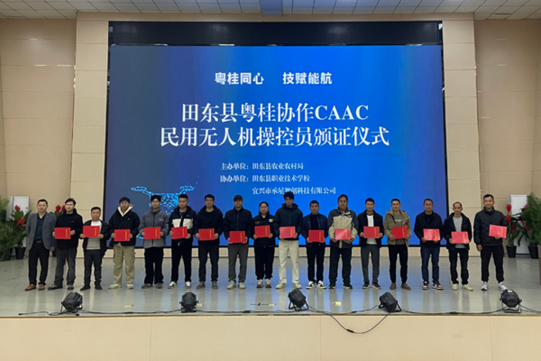 一边是1600人挤着报考，一边是飞手说找不到工作：无人机执照要不要考，交学费前先算清这三笔账