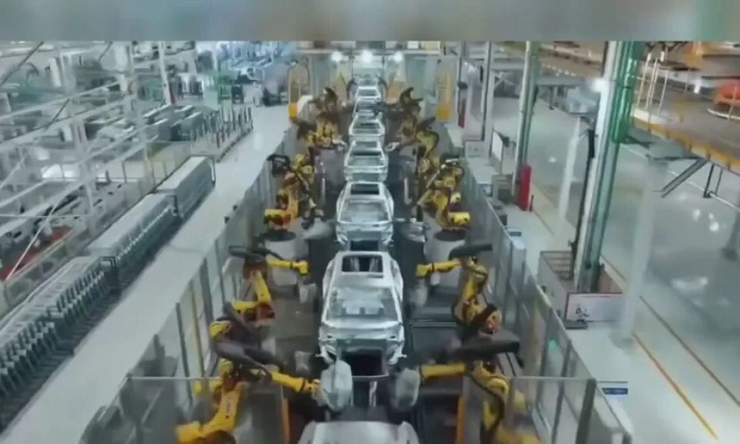 小鹏Robotaxi内测刷屏:和你车上的VLA是同一套?什么时候轮到你用上