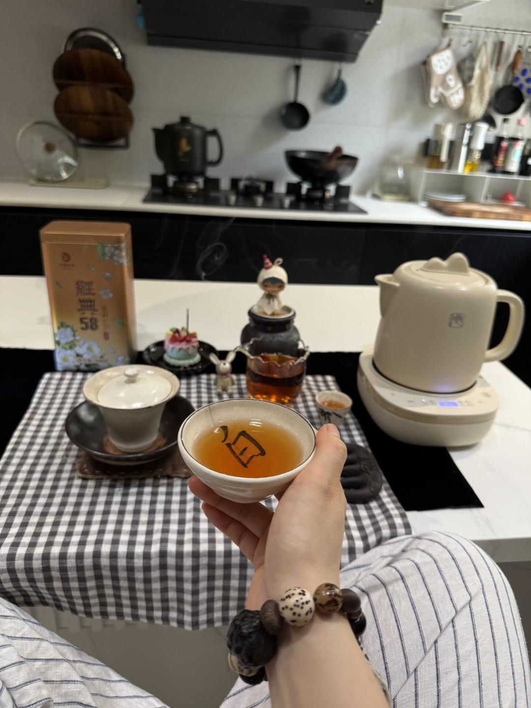出伏后红茶进入换季期:凤牌今年涨价又上新,秋冬囤茶前先把这笔账算明白