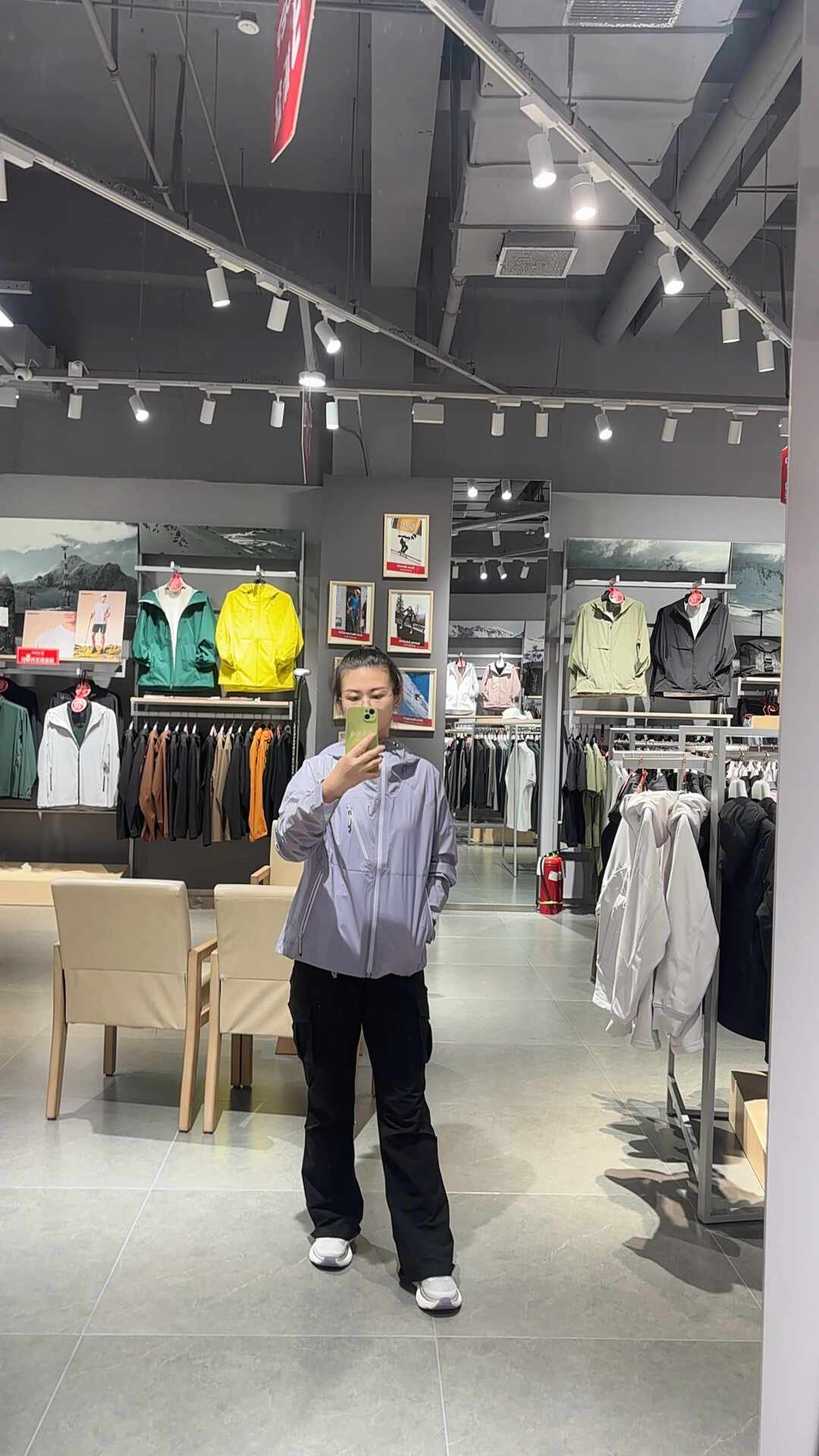 SPYDER不只卖滑雪服了：三折清仓收尾后，这只“蜘蛛”该怎么买