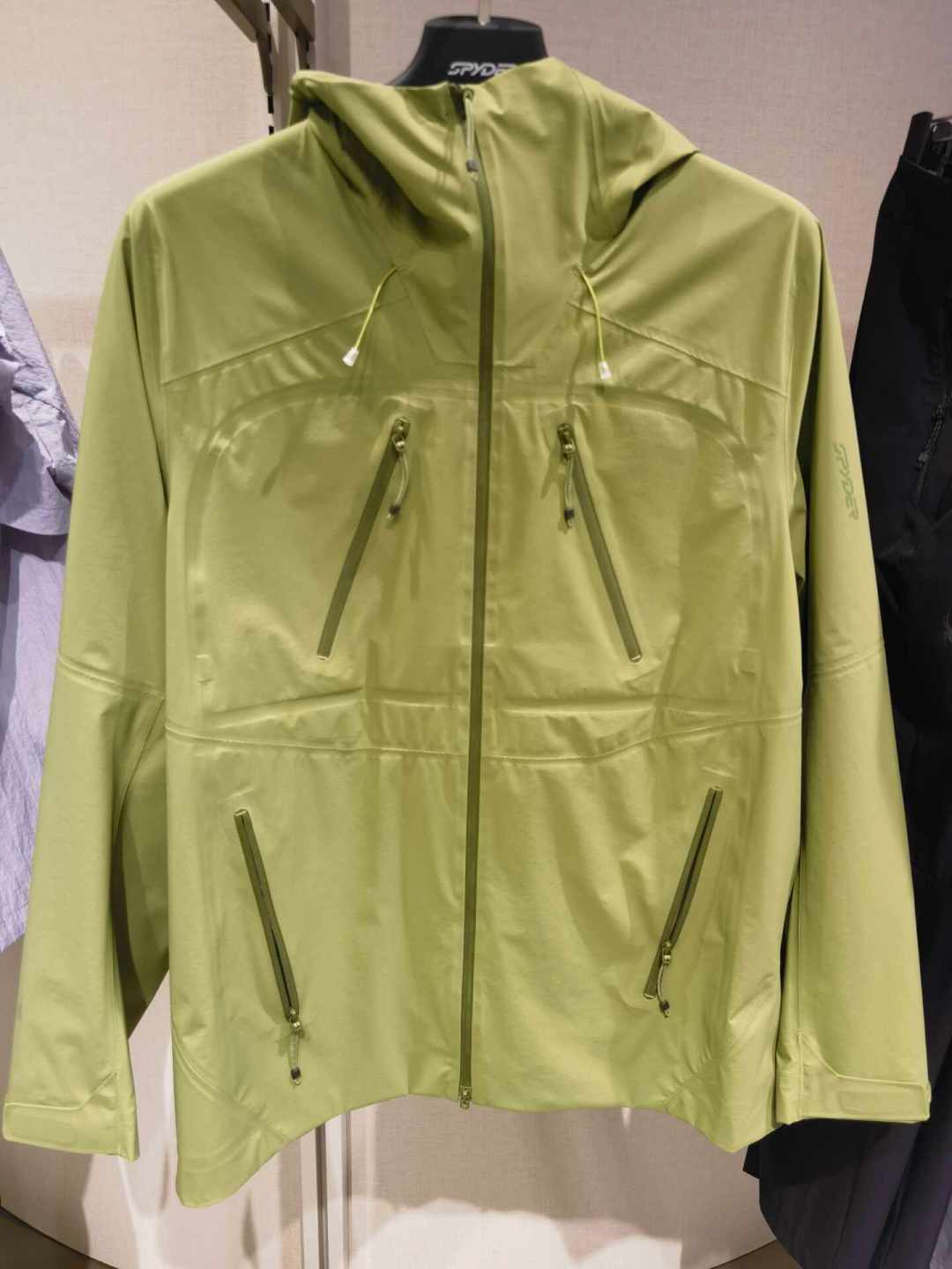 SPYDER不只卖滑雪服了：三折清仓收尾后，这只“蜘蛛”该怎么买