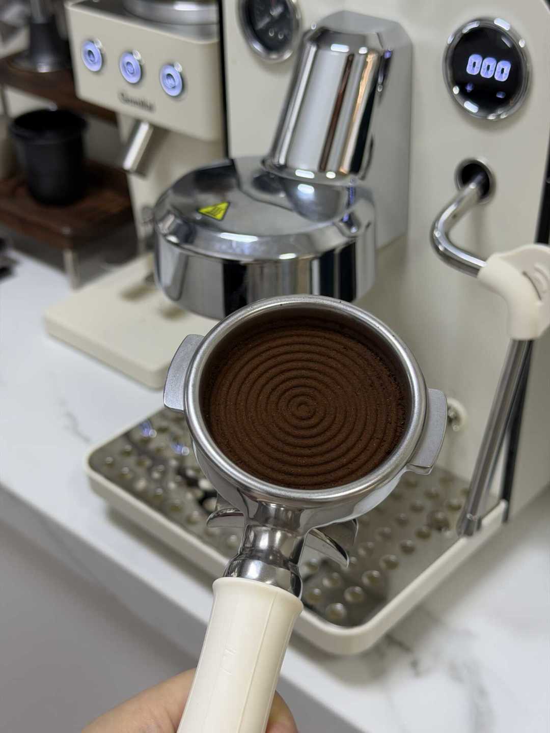 格米莱预热灯灭了先别急着萃取:有人实测那会儿水温才70℃,早八党的第一杯靠这张时间表救回来