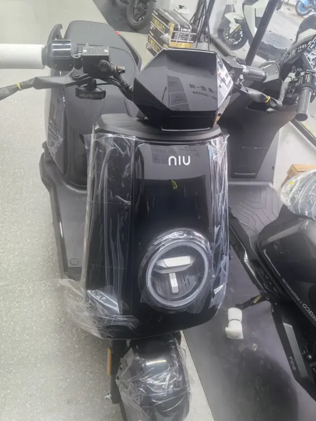 不用驾照的“N风驰”到店了:空车3399起、能塞60L外卖箱,但砍掉的三件事和25km/h,付钱前得弄明白