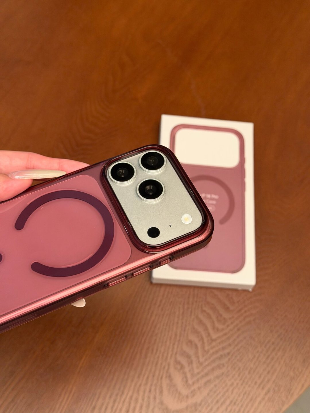 iPhone 18 Pro手机壳泄露上热搜，华强北已开卖现货：外观实锤了，但这些配件别急着买