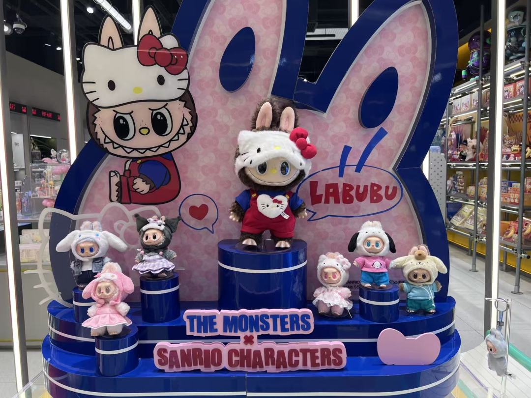 泡泡玛特中报坐实LABUBU降温:THE MONSTERS上半年收入跌7.5%,二手价接连跳水——去年没抢到的人,现在是抄底时机吗?