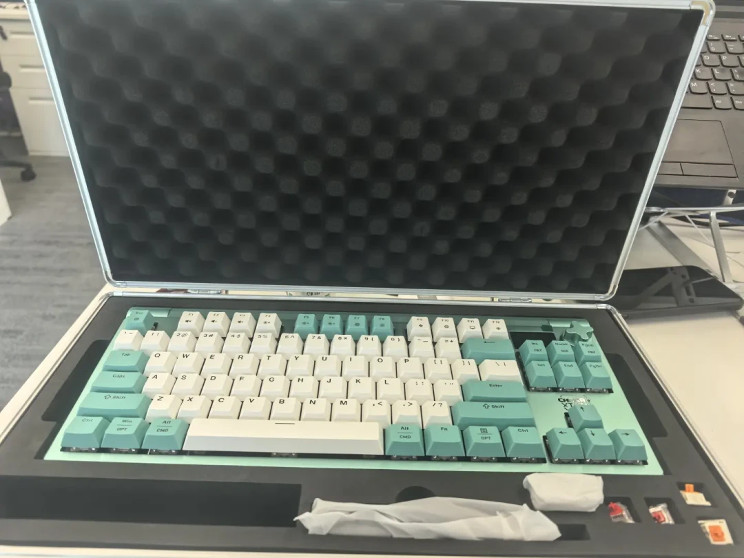 樱桃马卡龙卖了38天:同一把MX8.3 PRO,标准色跌到1755元,还该为「蒂芙尼蓝」多掏2149元吗?