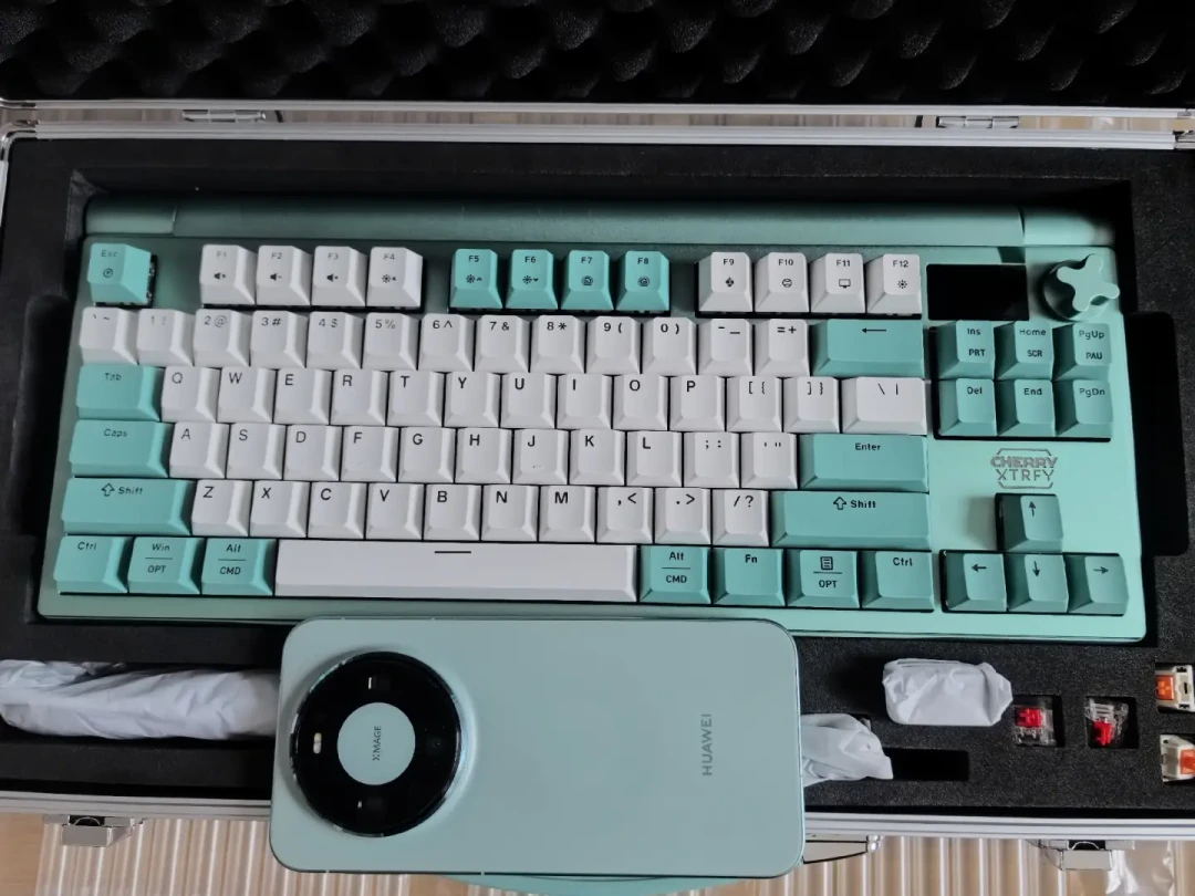 樱桃马卡龙卖了38天:同一把MX8.3 PRO,标准色跌到1755元,还该为「蒂芙尼蓝」多掏2149元吗?