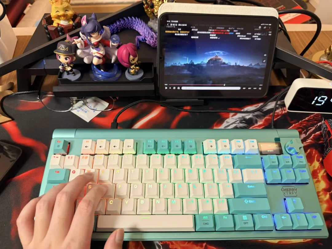 樱桃马卡龙卖了38天:同一把MX8.3 PRO,标准色跌到1755元,还该为「蒂芙尼蓝」多掏2149元吗?