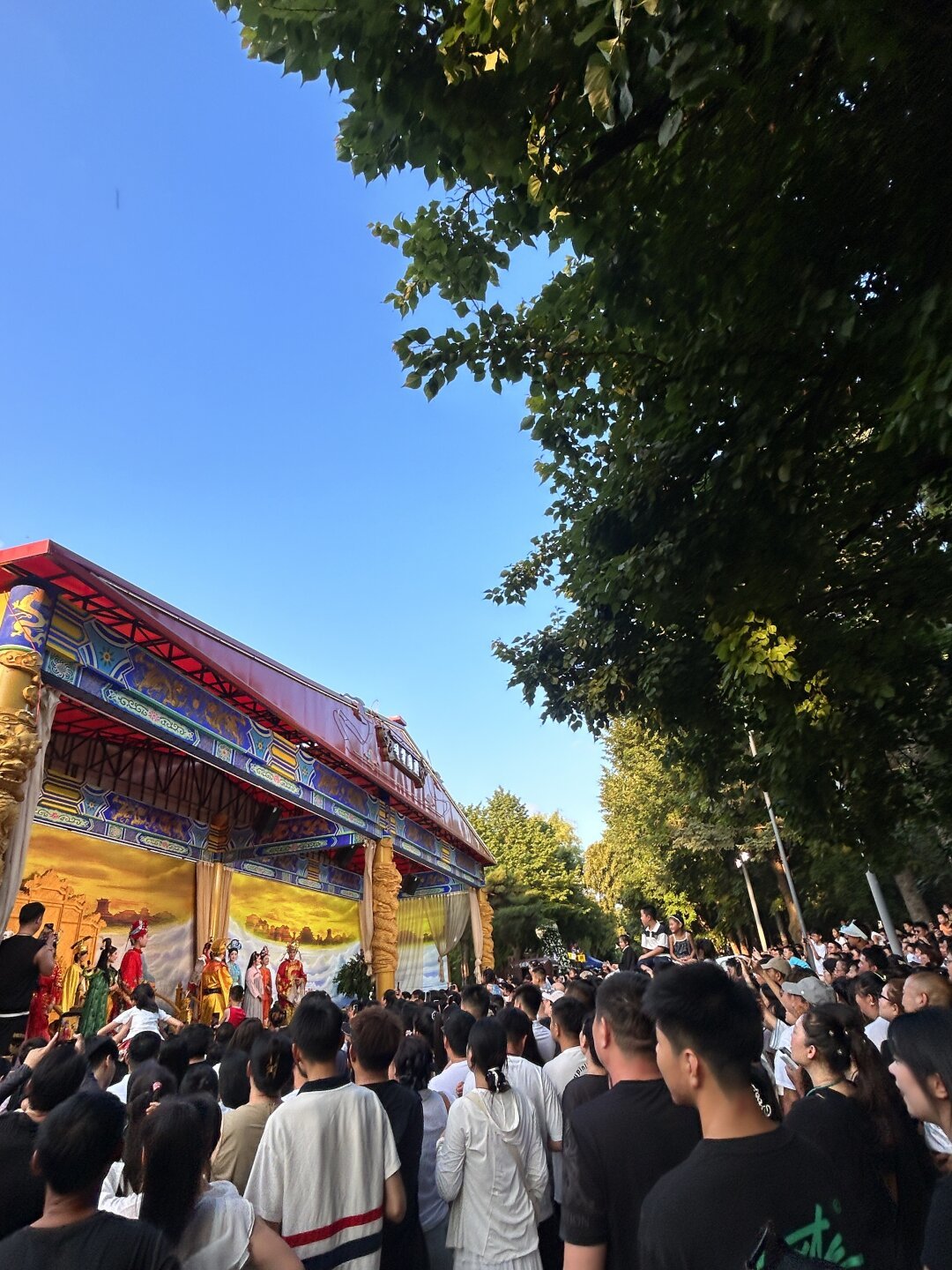 长春电影节明天开幕:《大闹天宫》老海报孤品首亮相,五行山下压着的孙悟空也营业了,这是今年长春最值得逛的一周