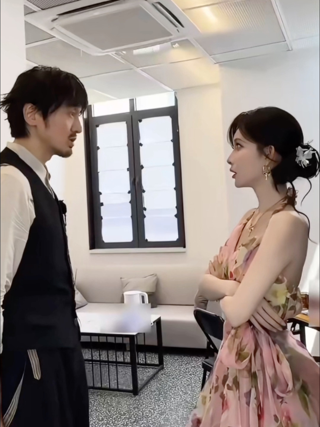 王传君把桃花坞写进披哥初舞台rap,与孟子义“靠筷子重逢”:老坞民的重聚挪到村外了