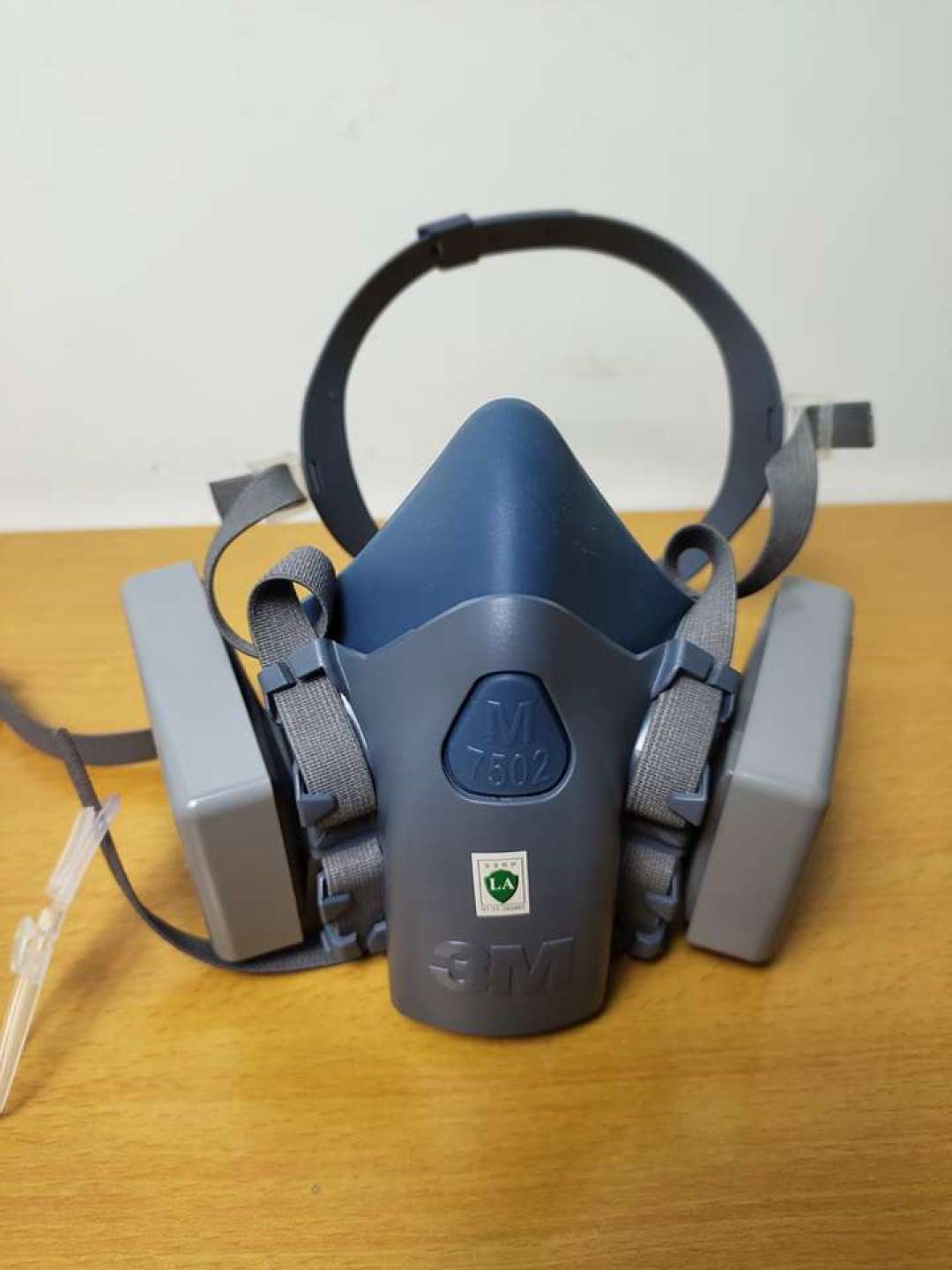 3M 7502一个一百多,为什么装修老手说比一次性口罩省钱:翻完全网近40篇帖子和几百条评论,我把这笔账算清楚了