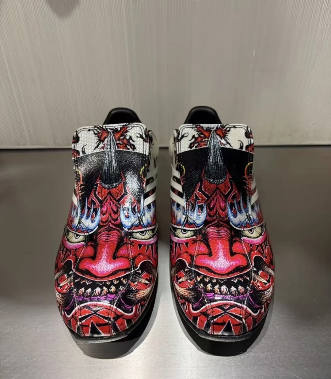 Y-3神兽足球鞋进入第二波:龙争虎斗要来了,为情怀买单前,先看鞋底有没有钉