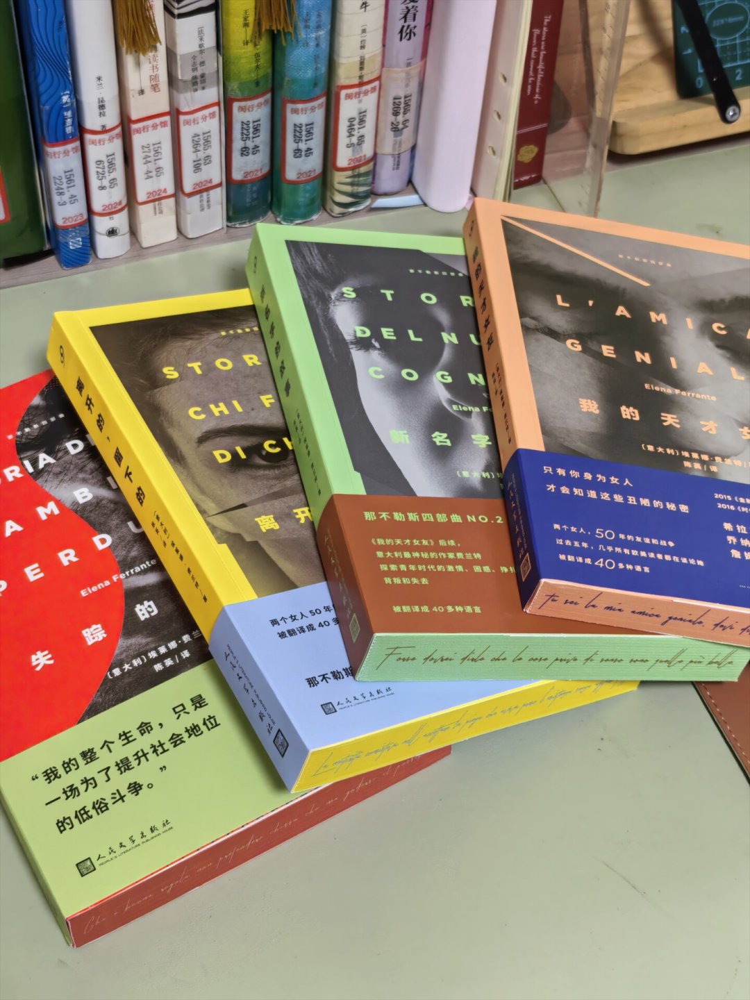 有人说是塑料姐妹,有人说是另一个自己:莉拉和莱农的关系之争,我把各派说法和依据都整理了