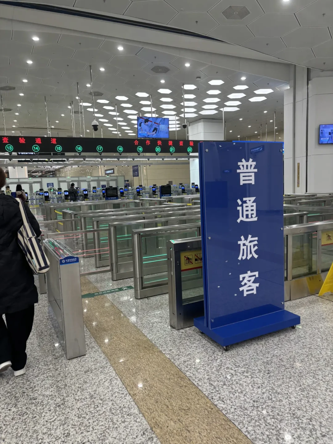 下半年港澳演出排到爆:跨境看演唱会前,先把这四件事搞明白——签注、购票、住宿、通关
