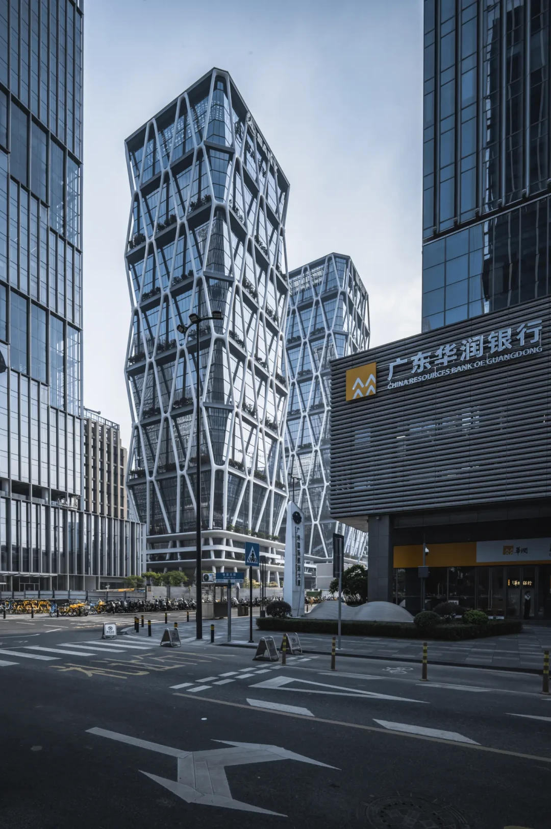 小人国火遍全网,但老蛙一半的移轴镜头拍不了它:新F2.0移轴发布后,7支镜头一次说清