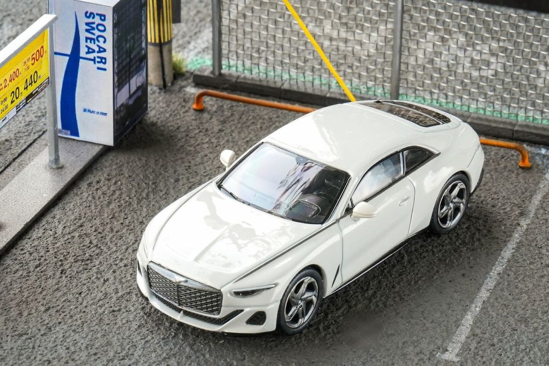 真车1500万还买不到，车模不到一百块：MINI GT这台宾利Batur，到底怎么买