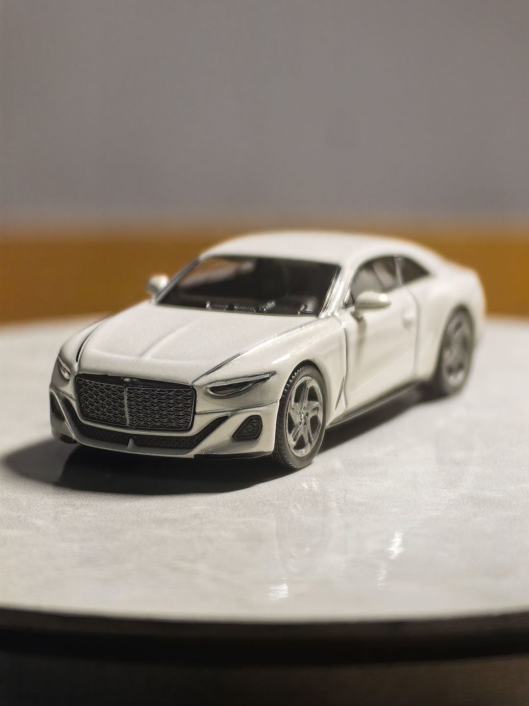真车1500万还买不到，车模不到一百块：MINI GT这台宾利Batur，到底怎么买