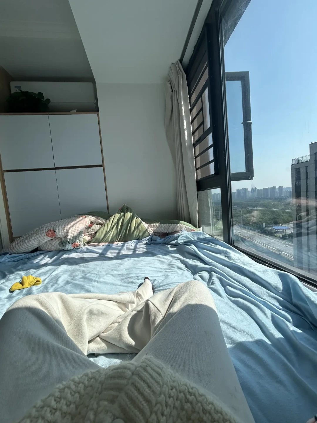 飘窗床：设计师集体反对，小户型却抢着做——对完几十篇亲历帖，我发现成败就看3个硬条件