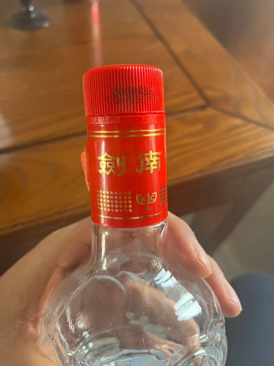 16年的水晶剑入口更柔，2020年的瓶子转手却只卖288：囤不囤剑南春，是两个问题