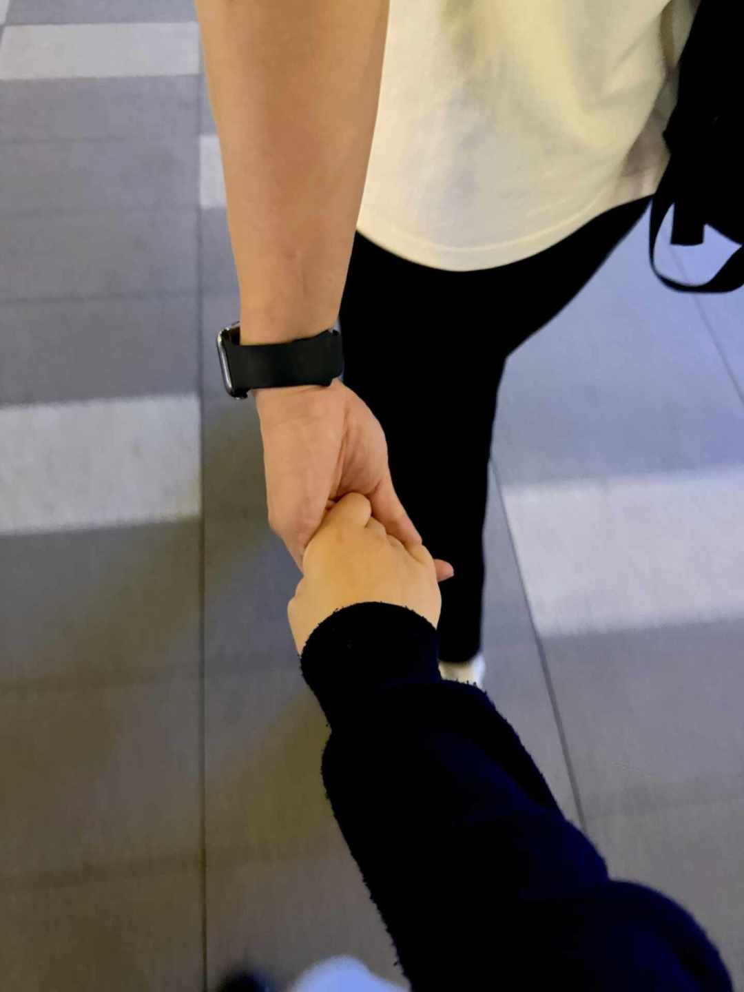 伴侣向你倾诉时,别急着讲道理:这句能拆掉大部分吵架的话,多数人没问过