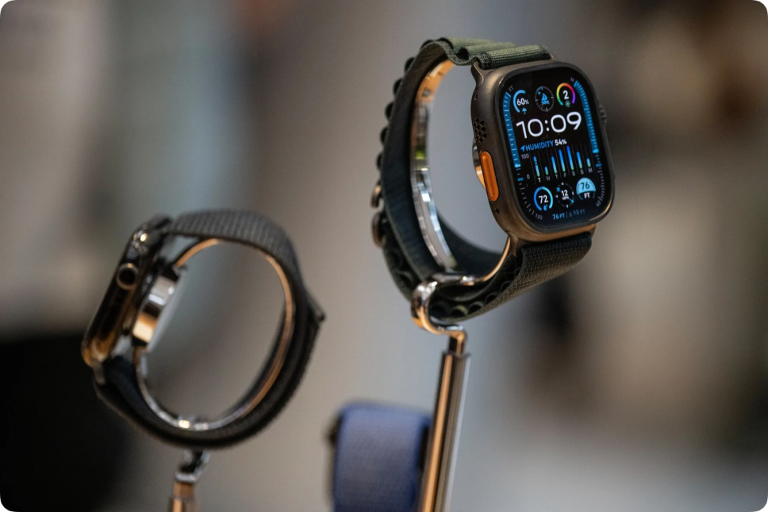 苹果想把Apple Watch的屏幕去掉?用了12年的方形表盘,第一次真正被动摇
