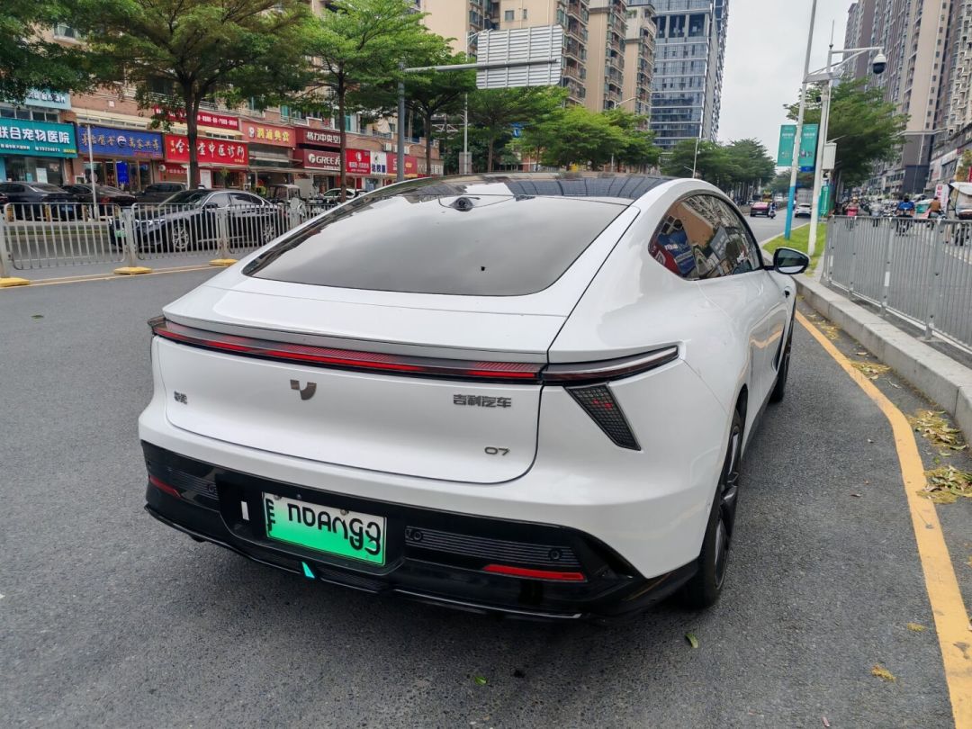 倒闭的极越，成了网约车司机的新宠：月租4300、买断10万+，哪条路更划算？