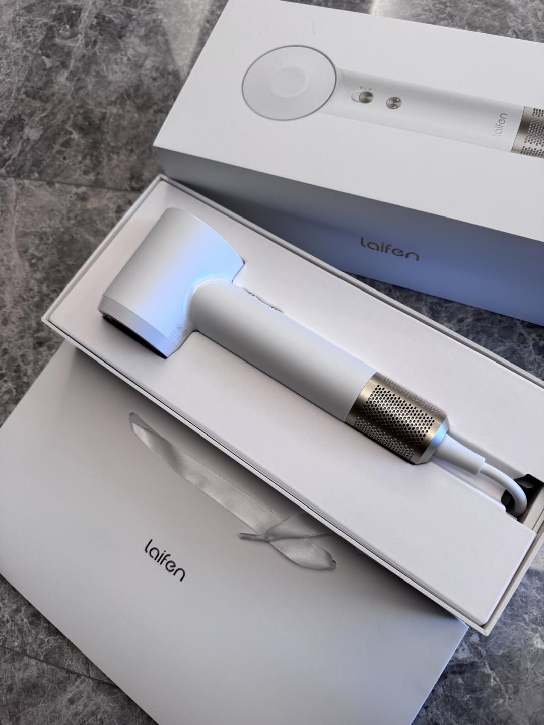 用了3年的徕芬开始冒红光、有糊味?翻完20多条全网真实案例:有的能免费修,有的要立刻断电