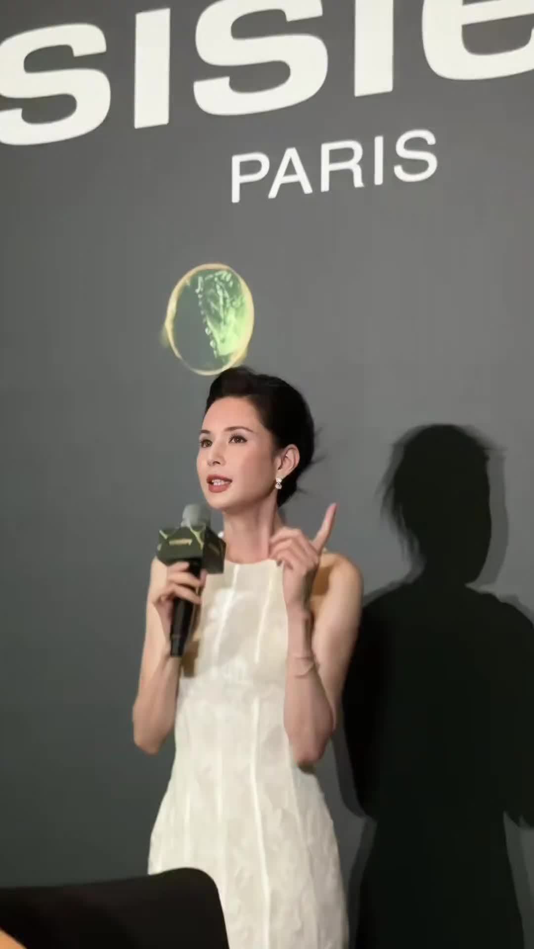 李若彤60岁,全网重刷95版《神雕》:但金庸评最烂的那一版,才是收视冠军