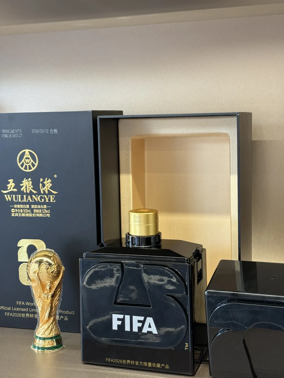 世界杯结束满月,五粮液联名款还值不值得买?隐藏款被求购到15555元,官方双瓶才1680元