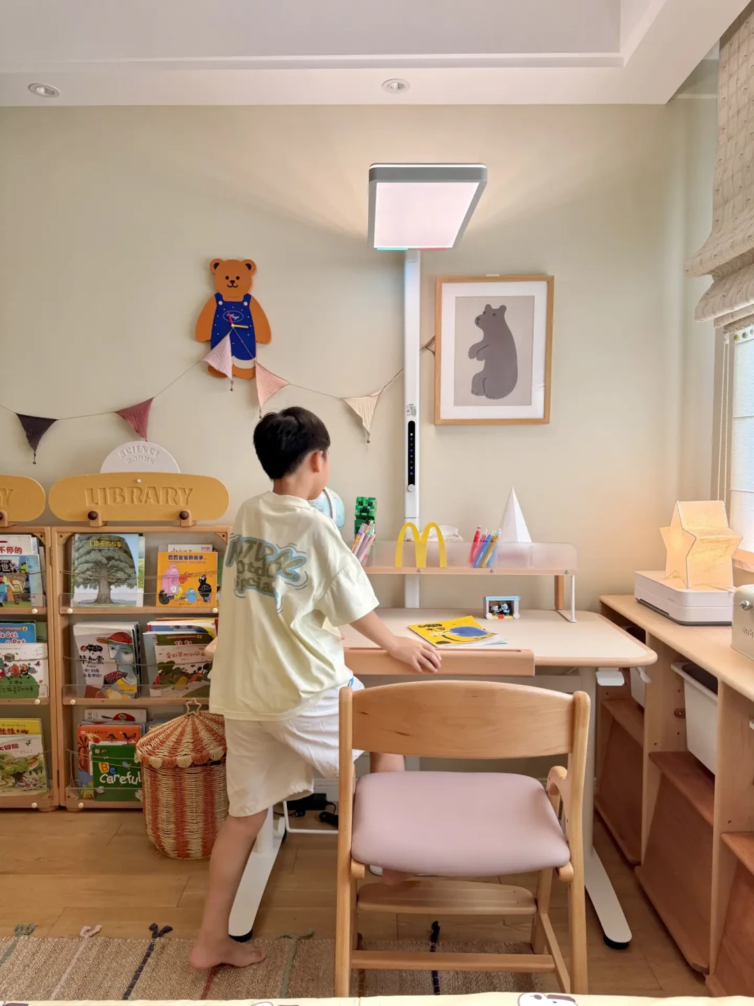 “防控近视”是虚假宣传,但灯和灯真的有差距:开学还剩9天,给孩子配护眼灯先看这篇