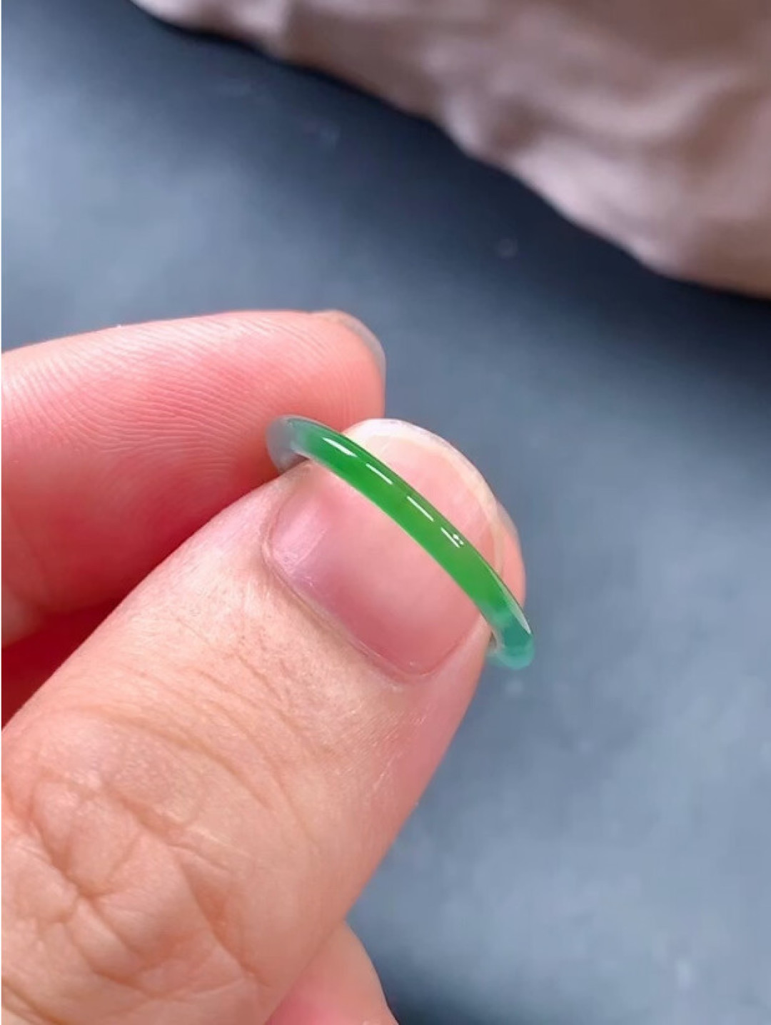在直播间里透明发亮,到手瞬间下头:网购宝玉石戒指前,先收好这份避坑清单
