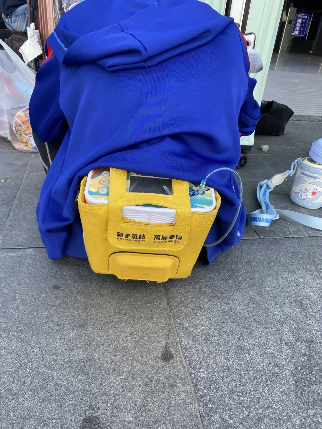 氧气瓶带不上飞机,景区已有免费吸氧点:高原旅行的氧气到底怎么解决