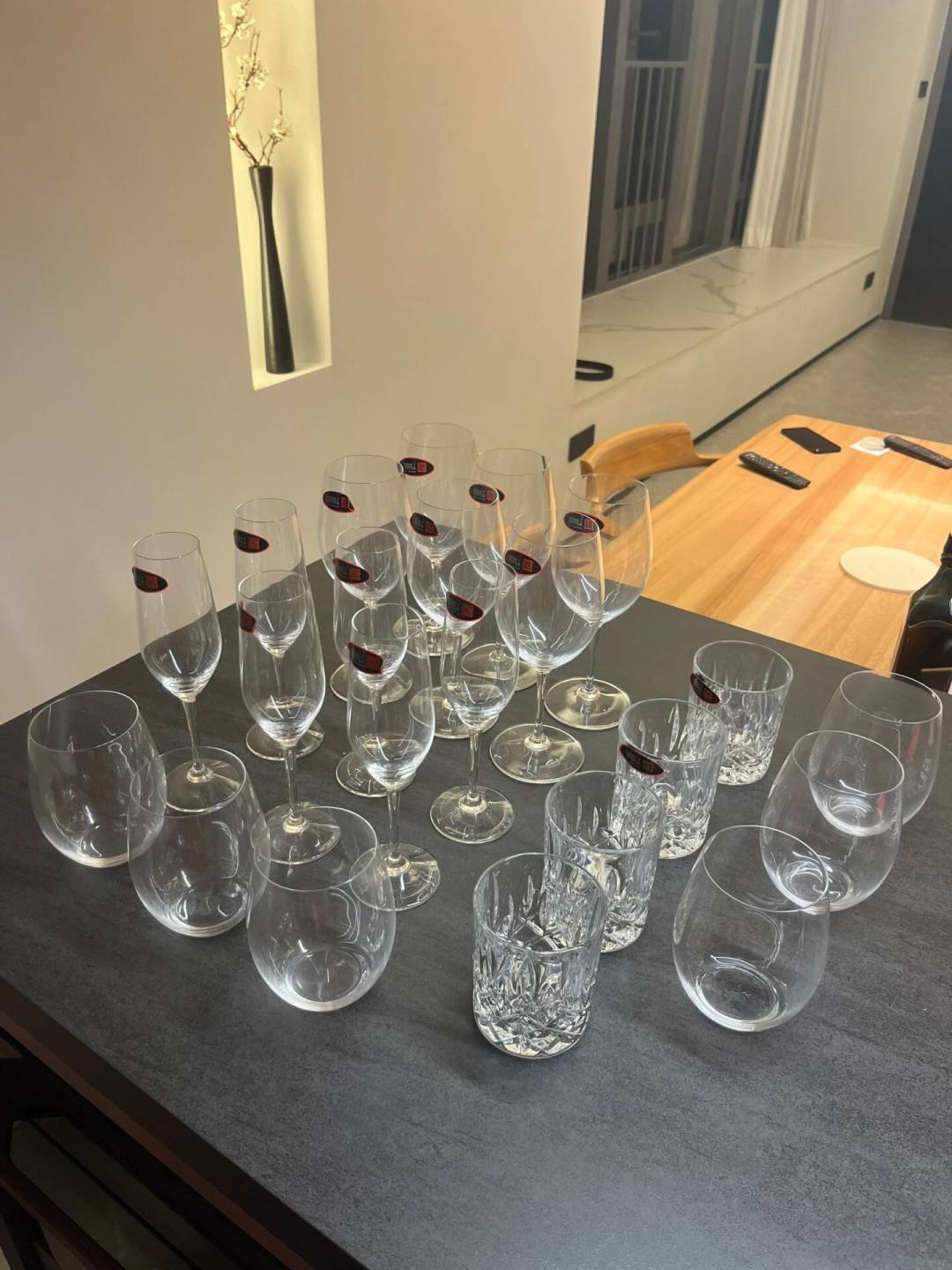 白酒十二大香型全部国标化,但桌上的杯子还没跟上:十几块的国标杯和百元级品鉴杯该怎么选