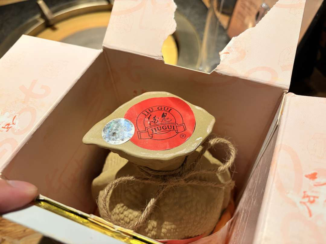 当年比茅台还贵，如今跌到“口粮价”：90年代酒鬼酒的漏，捡的其实是盲盒