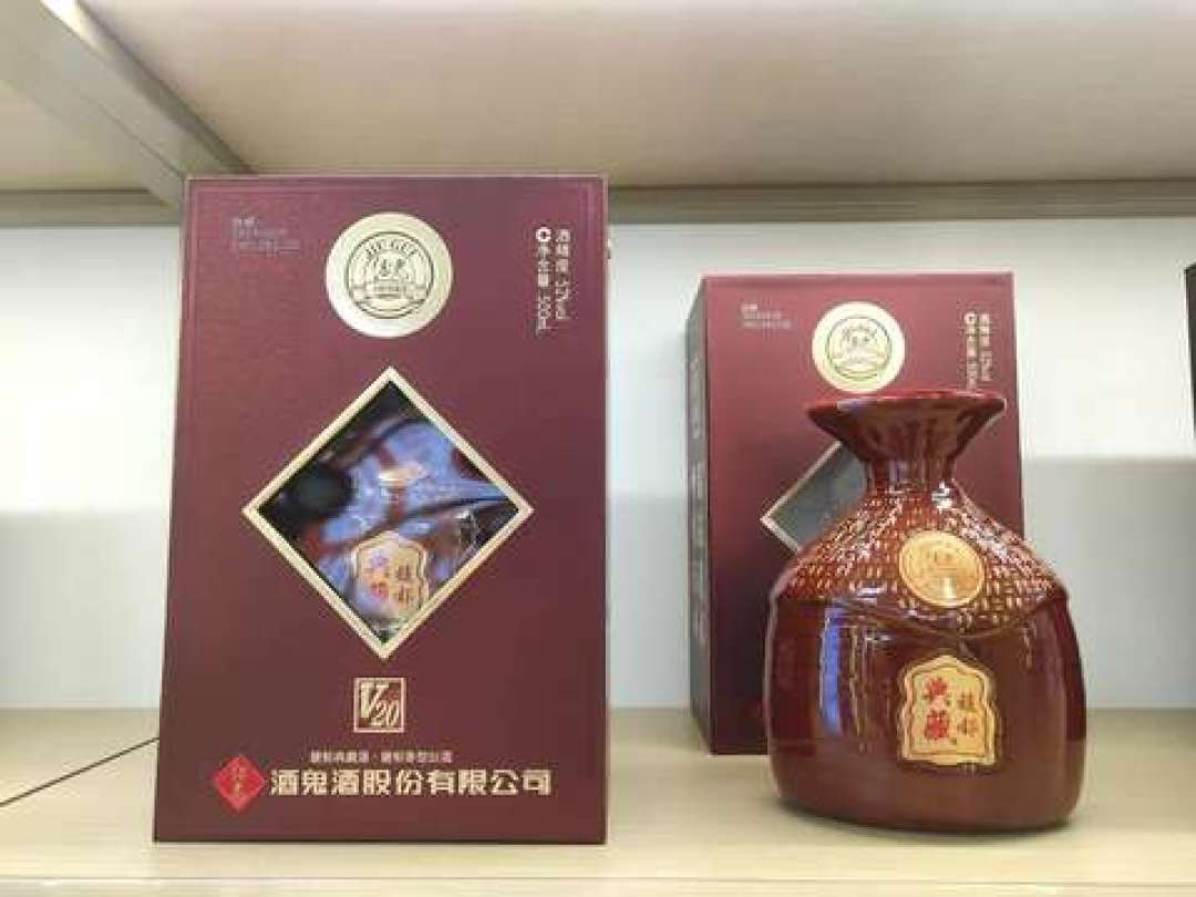 当年比茅台还贵，如今跌到“口粮价”：90年代酒鬼酒的漏，捡的其实是盲盒