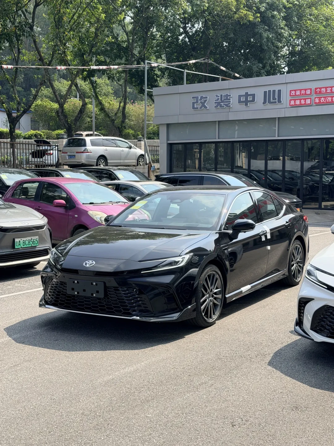 2027款凯美瑞正式上市：三大件没动、备胎全系取消、权益价13.18万起——13个版型、新旧差价和谁该现在入手，我捋清楚了