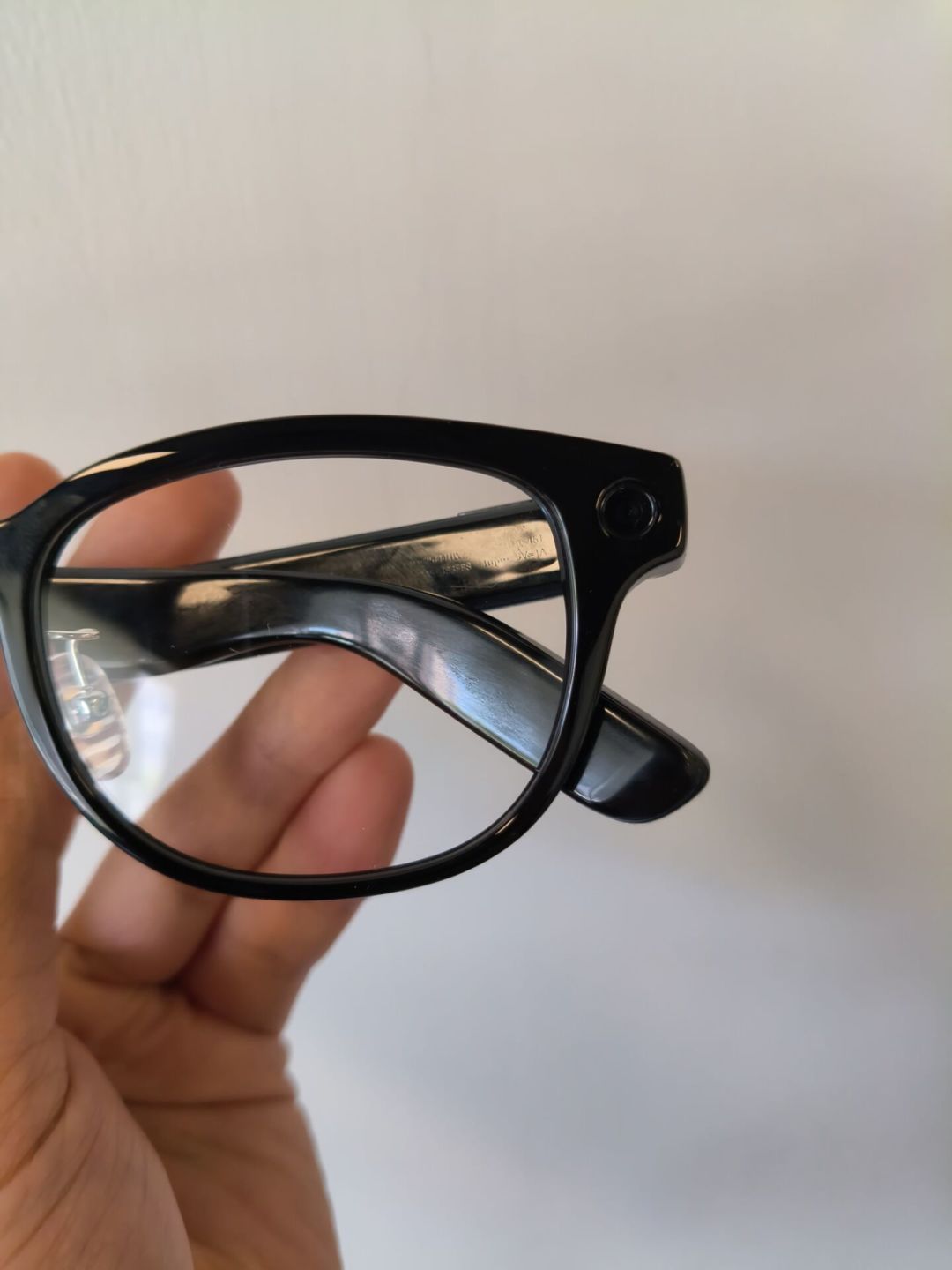 拍猫喝奶1.9万赞、闯横店剧组1.2万赞:第一视角拍摄火了,华为AI眼镜入手前先看这三组数