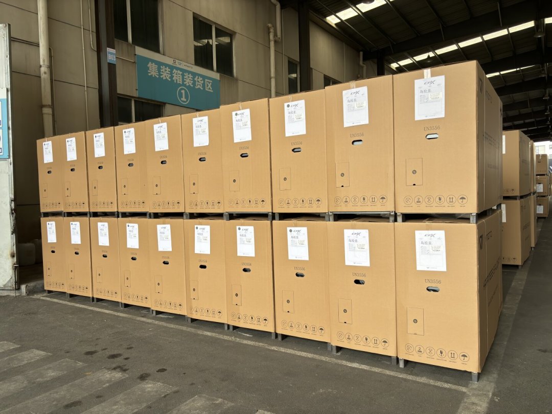 一万多块的“杜卡迪”上市了:速珂CUX联名款回国开卖,先搞清楚钱花在哪一层