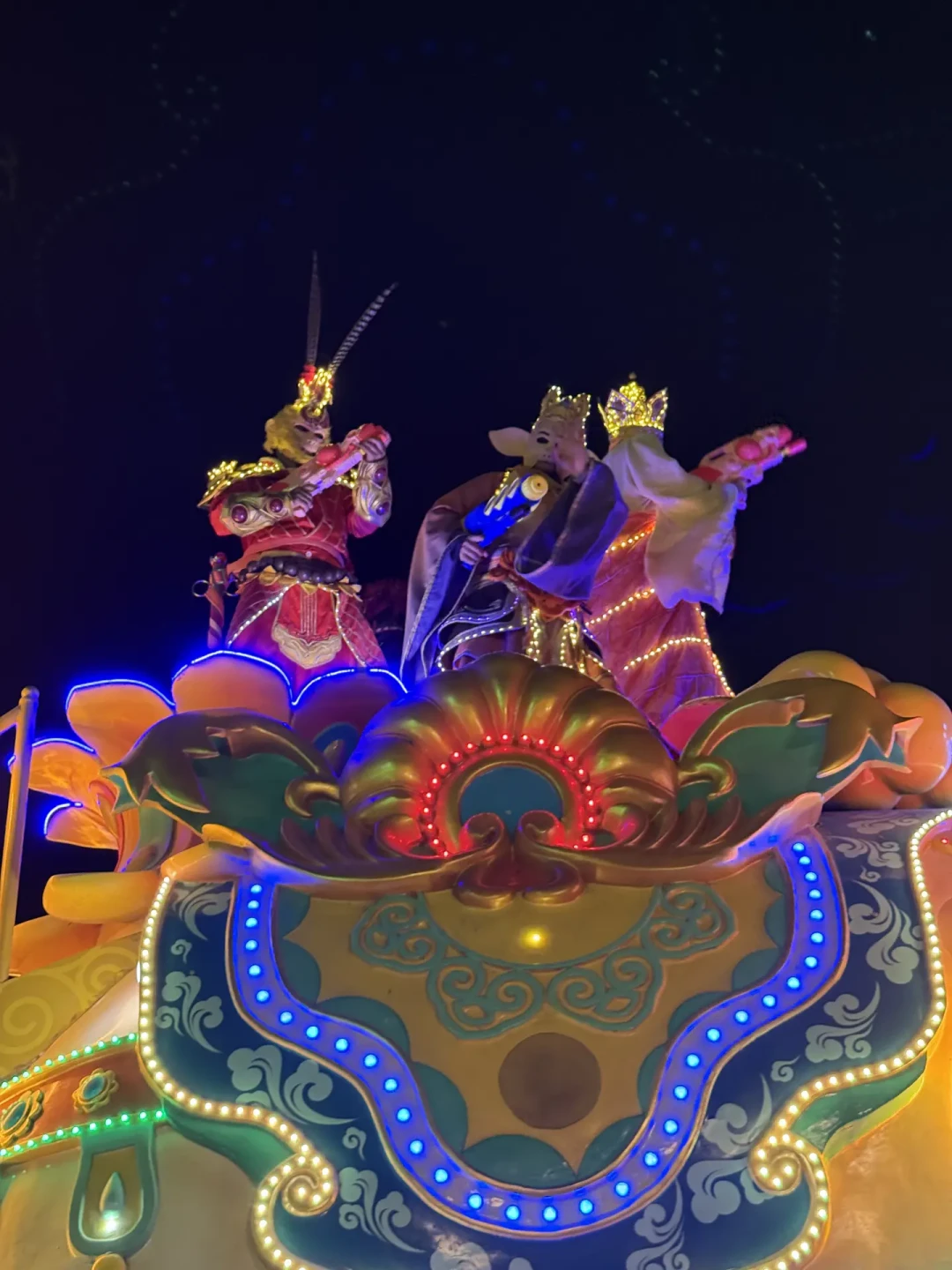 同一个西游乐园,有人排队4个半小时玩10分钟,有人玩到闭园不肯走:我们把五周年福利和8月真实游园记录对照了一遍