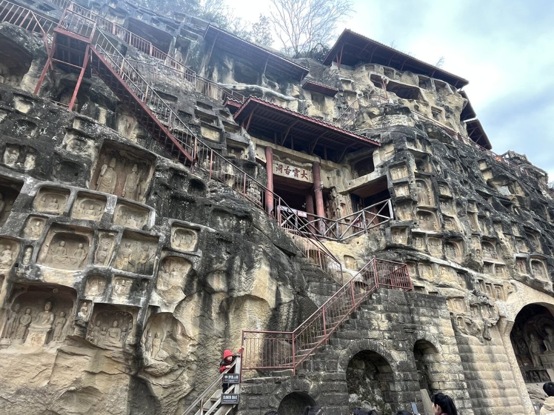西成高铁车窗一闪而过的石窟，是首批国保：认准左侧车窗，35元值得下车看