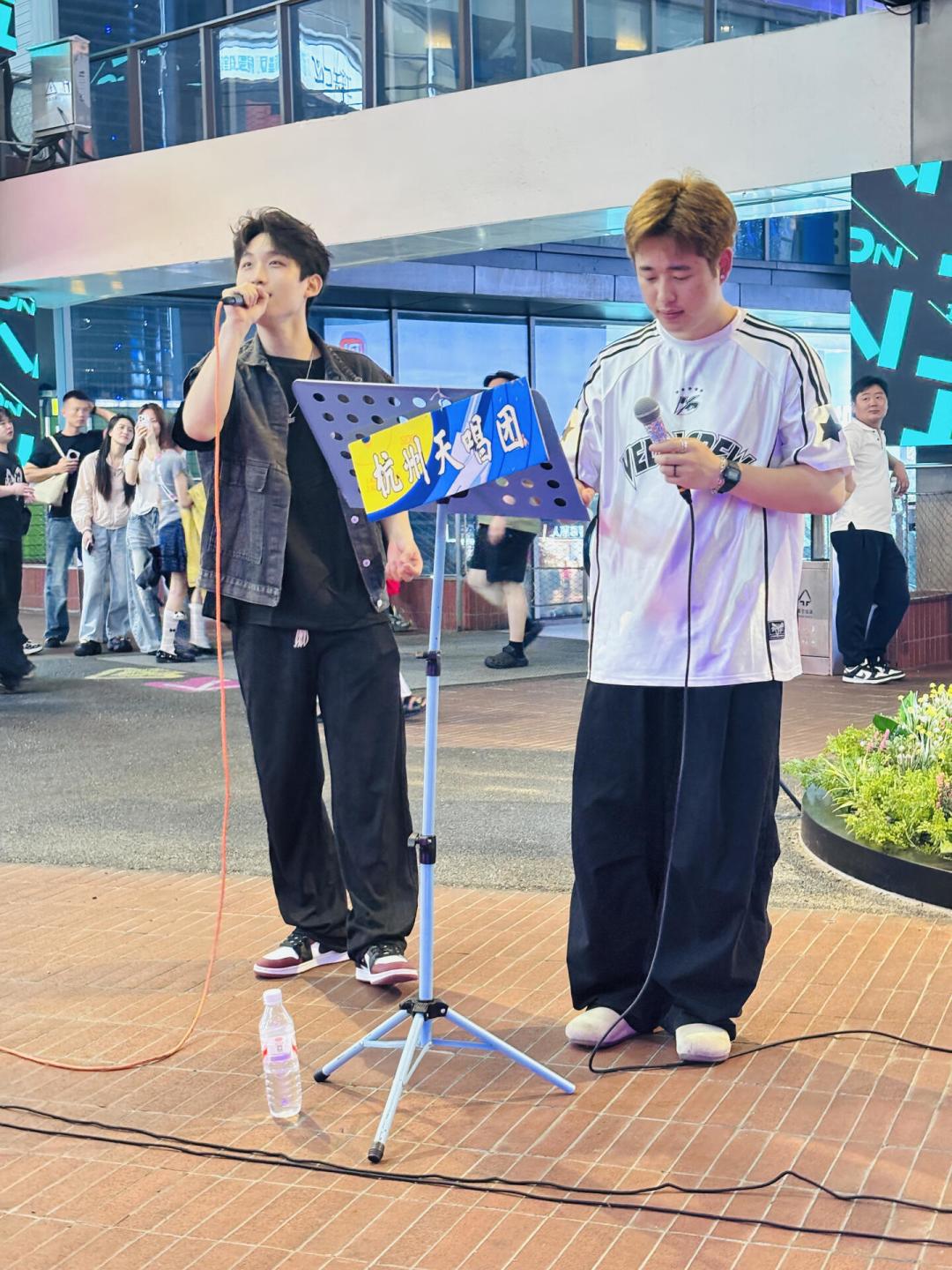 多城街头艺人“持证上岗”:街头公演正从偶遇变成专程可追