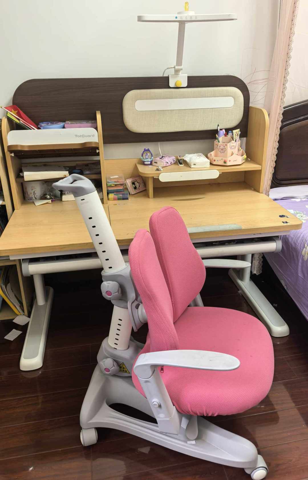 我把能找到的18条护童差评归了归类:问题集中在椅子和售后,桌体反而没那么差