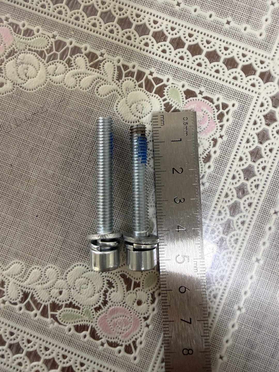 我把能找到的18条护童差评归了归类:问题集中在椅子和售后,桌体反而没那么差