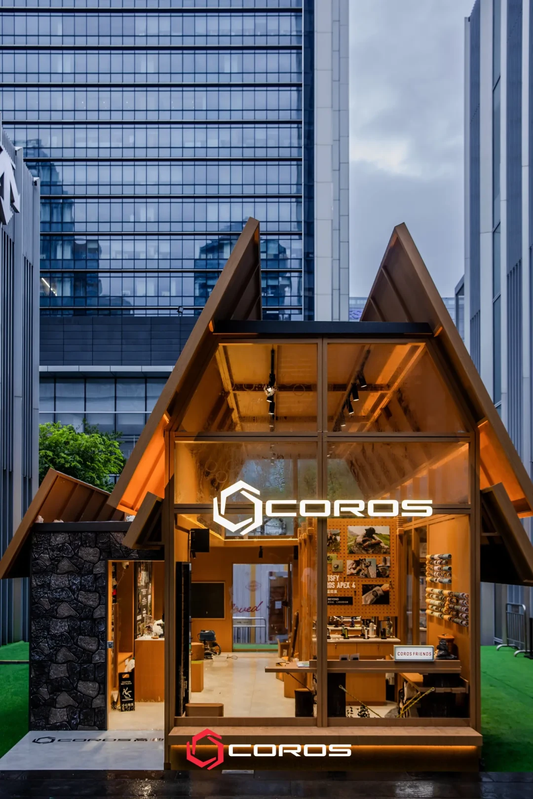 都在抢联名,高驰悄悄开了家「慢闪」店:至少开到9月15日,去之前先看这篇