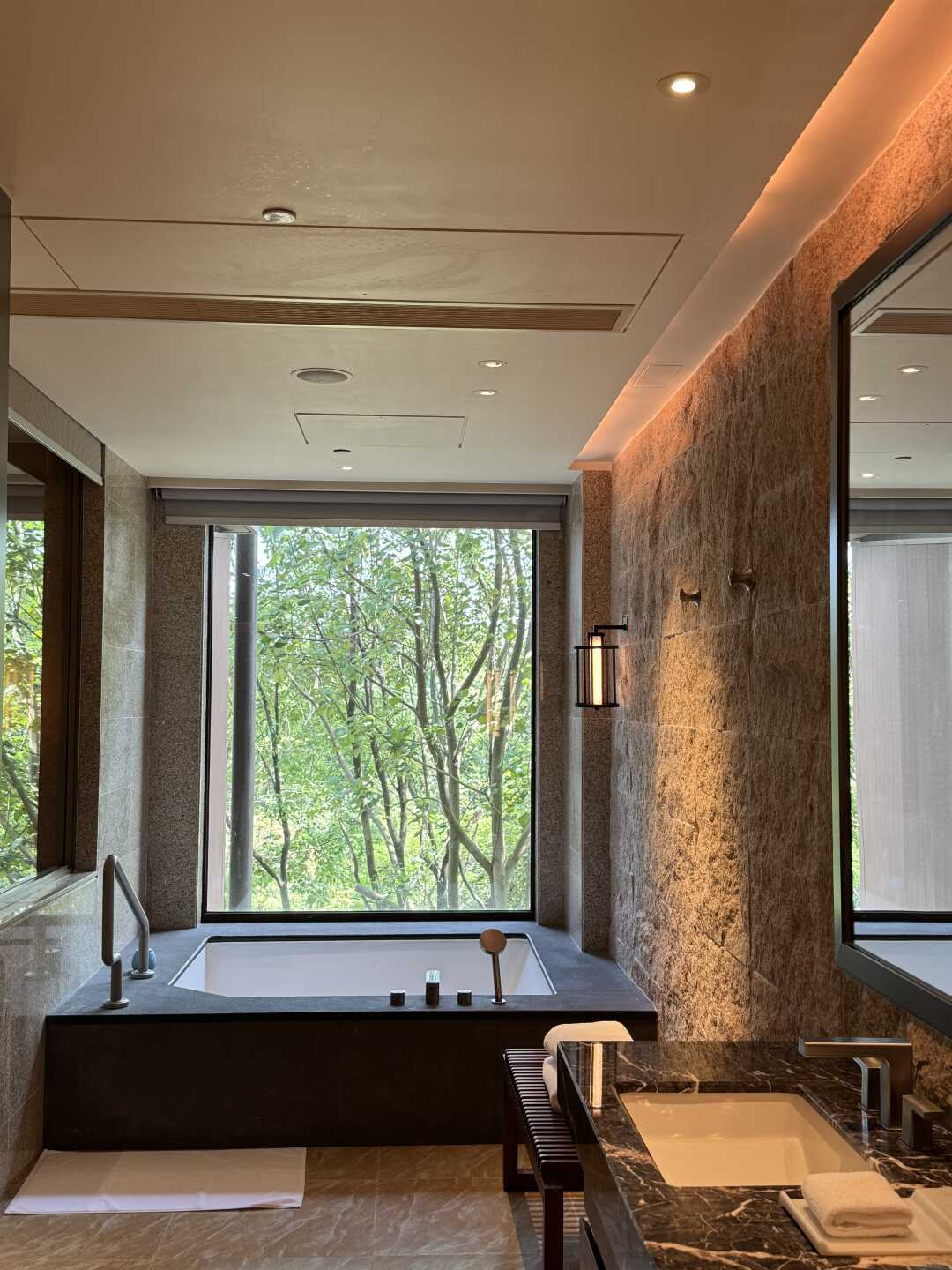 翻了全网50条staycation踩雷帖:大家踩的坑,大多不在订房页面的照片里