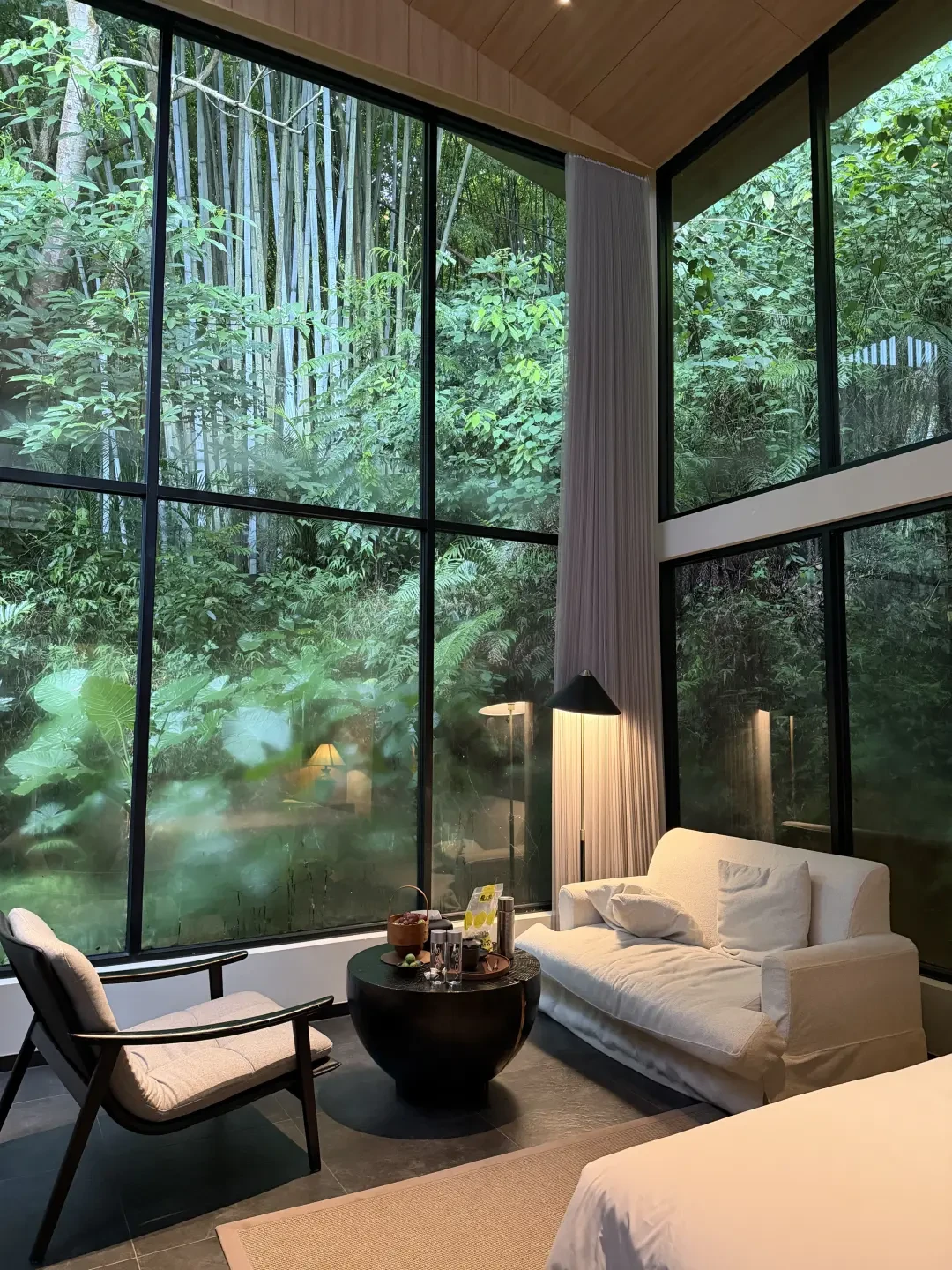 翻了全网50条staycation踩雷帖:大家踩的坑,大多不在订房页面的照片里