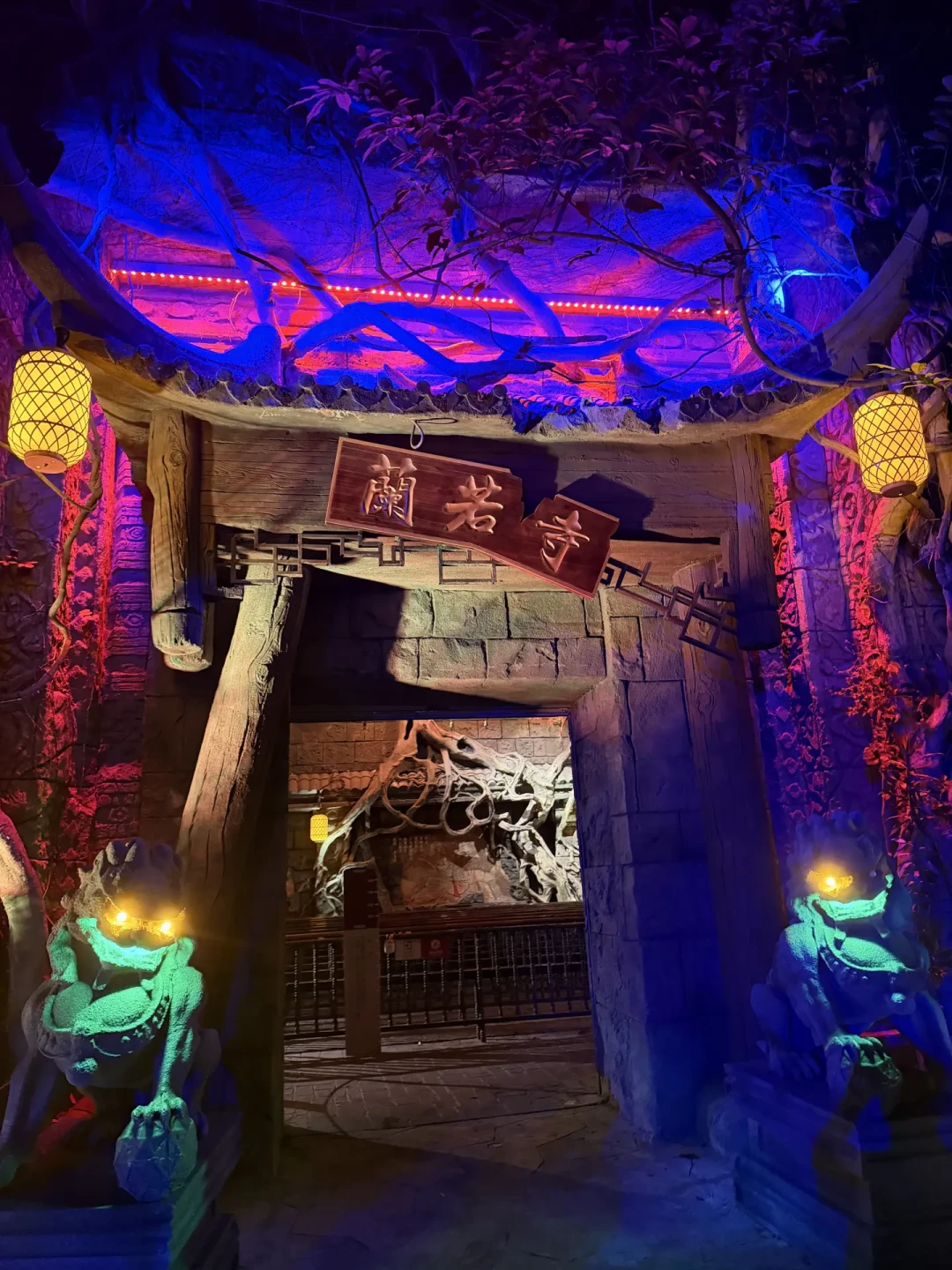 十环拆了,垂直过山车重建测试中:改造期的长隆欢乐世界,现在谁适合去、谁该等