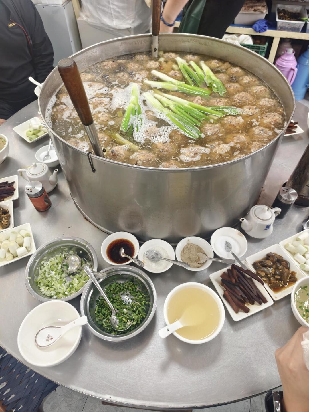 高圆圆新剧《家有七郎》杀青,高满堂放话超《南来北往》:潍坊取景地先逛为敬